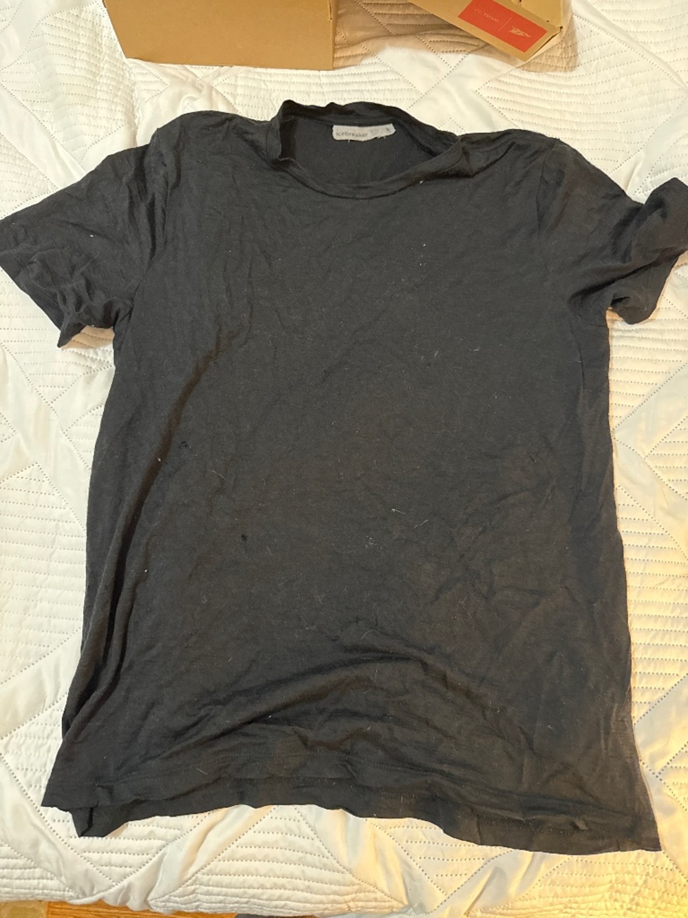 Icebreaker small men’s black T-shirt, 100% wool flaws